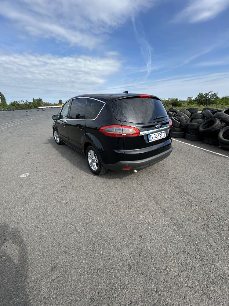 Ford S MAX model titanium