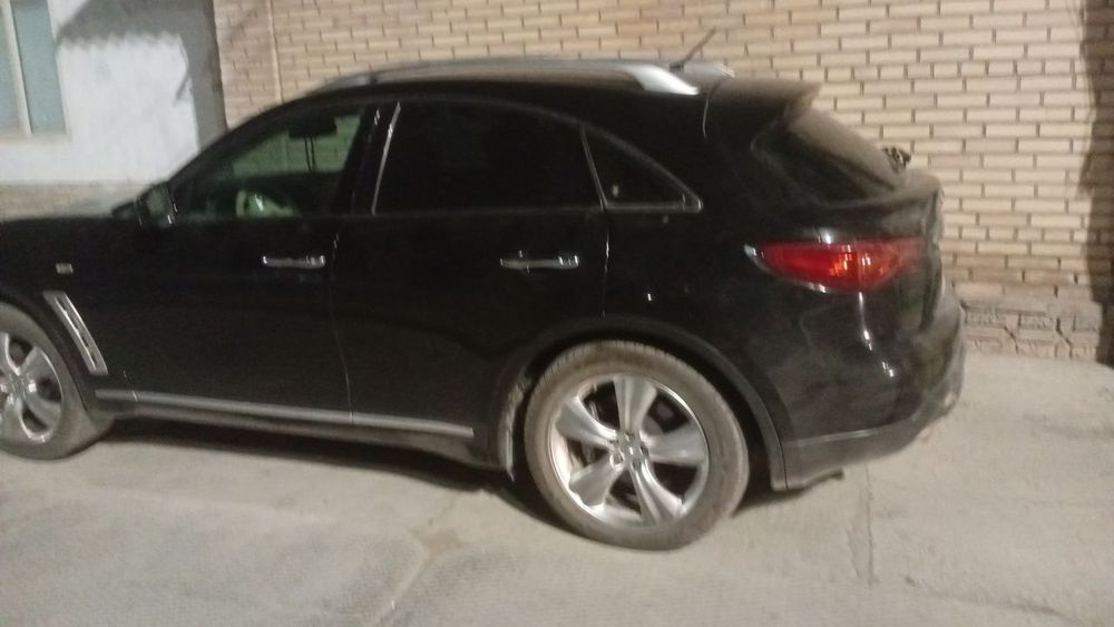 INFINITI FX 35 крассовер