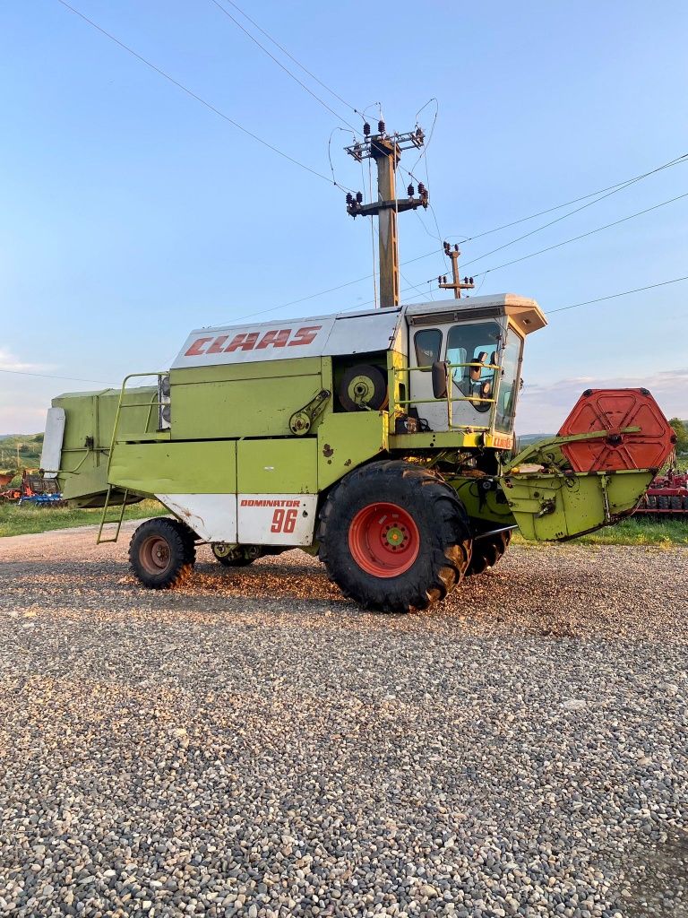 Vând Claas Dominator 96 [NU John Deere New HollAnd]