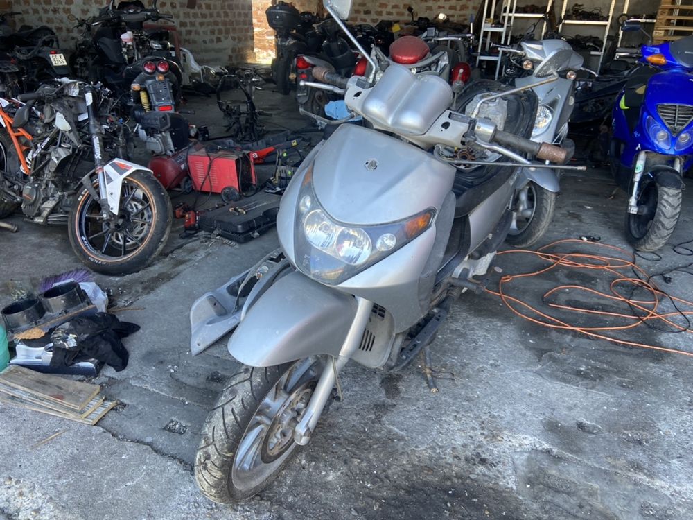 Piaggio Beverly 200  и 125 кубика 2003г на части пиаджо бевърли