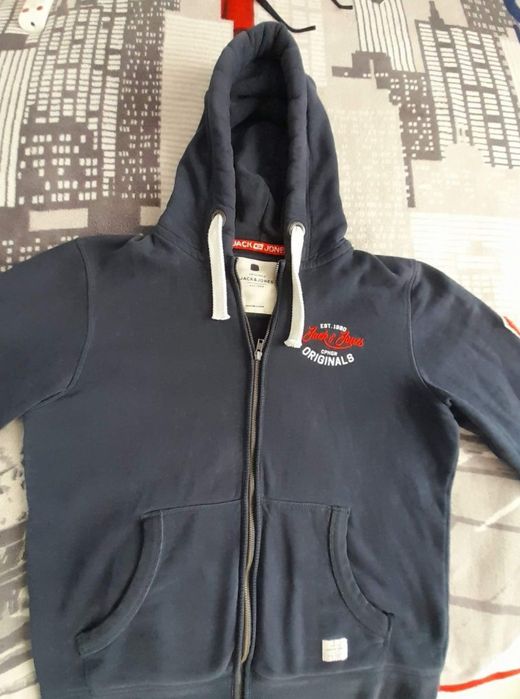 Vând hanorac Jack Jones, mărimea L produs de calitate.