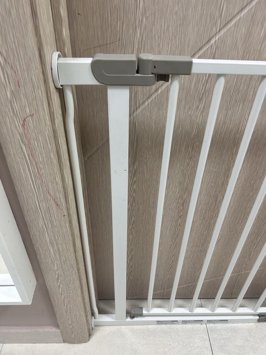 Метална врата/преграда за деца или домашни любимци