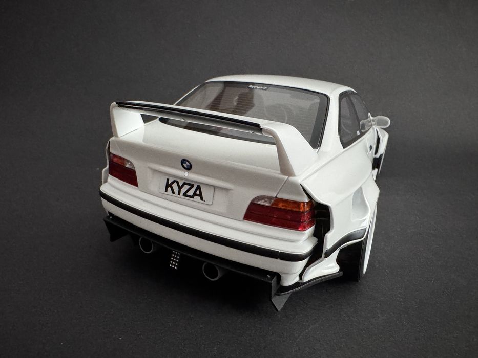 Macheta BMW E36 Kyza 1/18 OTTO
