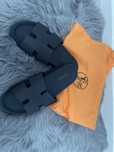 Vand papuci hermes