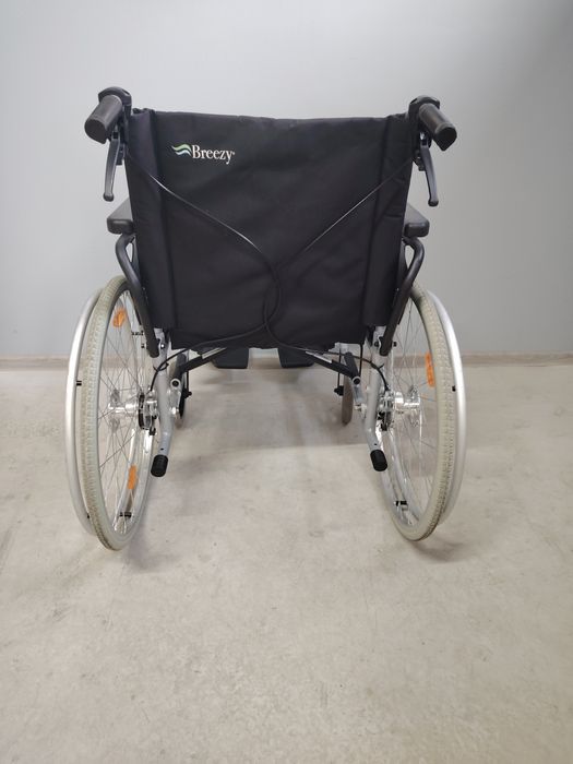Carucior cu rotile/Fotoliu rulant  pentru persoane cu handicap.051