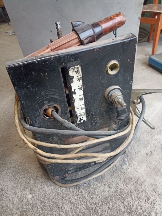 Продается сварочный аппарат на 220В. СССР.
