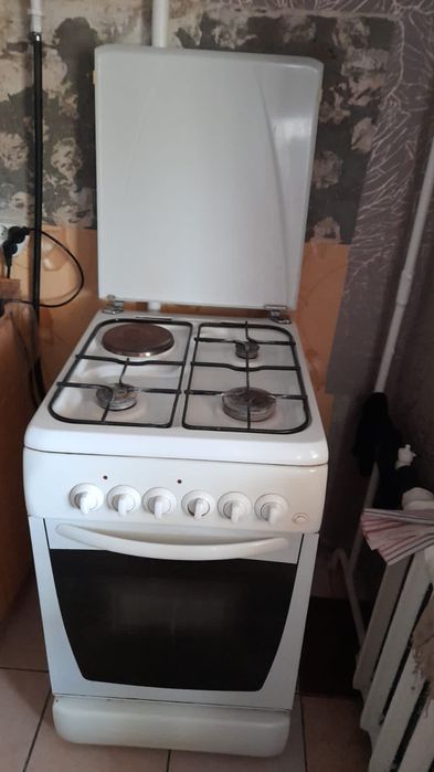 Продам газ плиту De luxe в хорошем состоянии.Электродуховка.