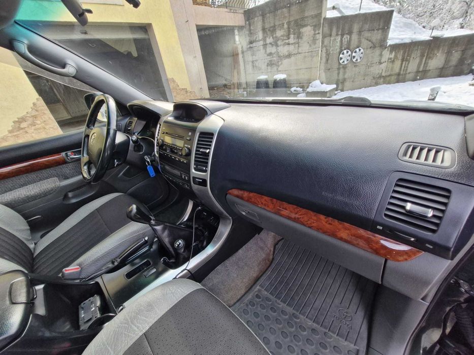 Toyota Land Cruiser- J12