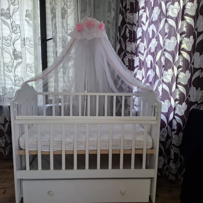 Детская кроватка