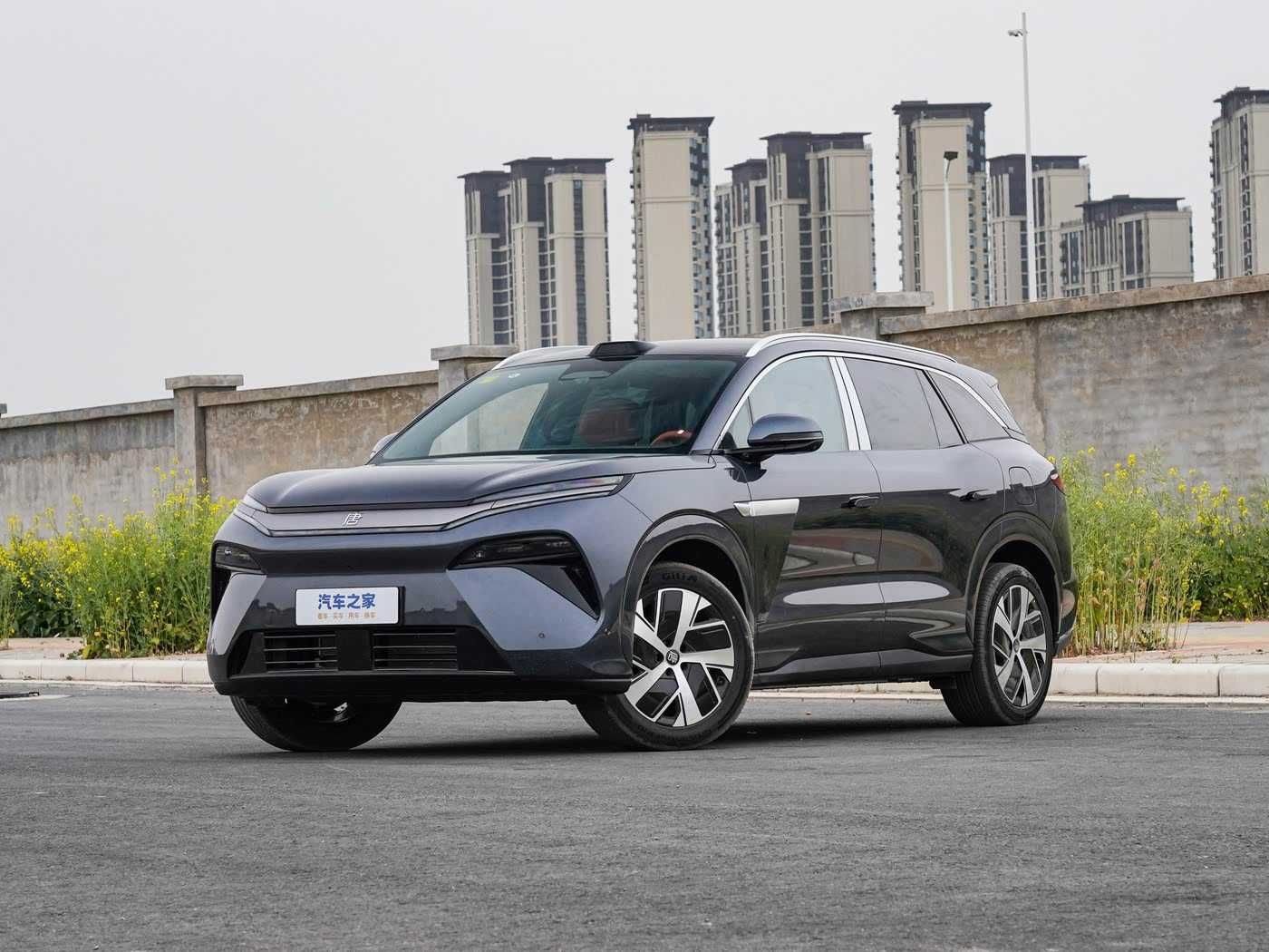 Tang L 2025 EV 670KM по условию CIP — 29 440 долларов.