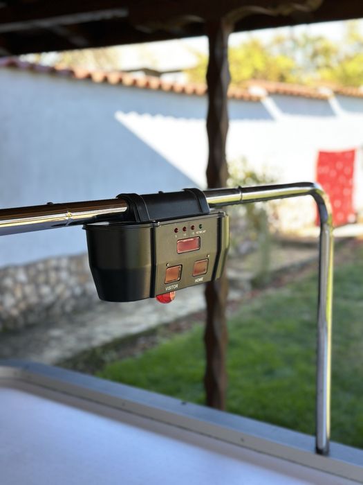 Продавам маса за въздушен хокей в отлично състояние Air Hockey