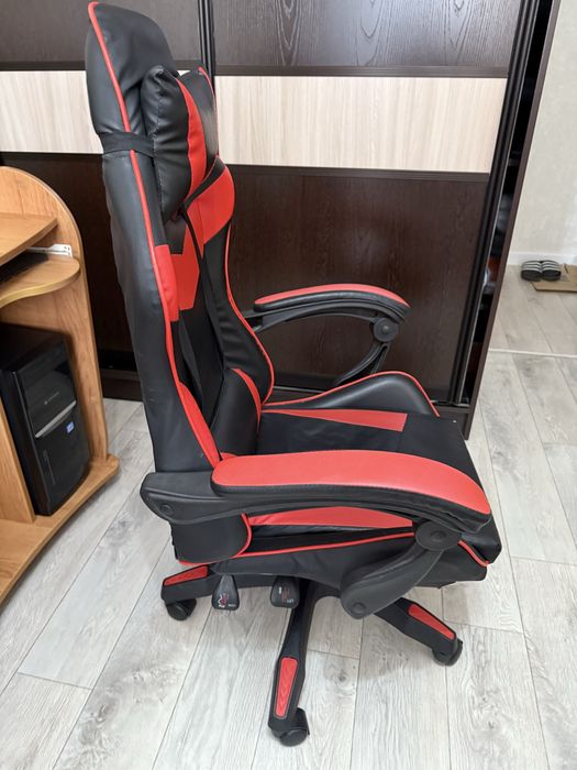 стул для компьютера со столом вместе