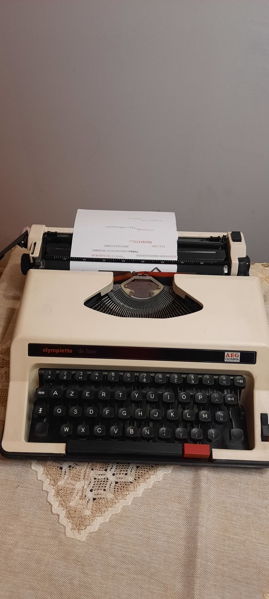 Mașină de scris Olympiette de luxe impecabilă