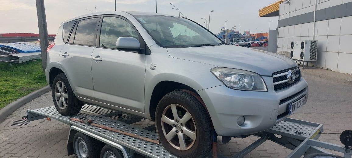 Dezmembrez Toyota rav4 2.2 an 2008