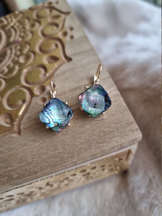 Cercei eleganți cu toartă