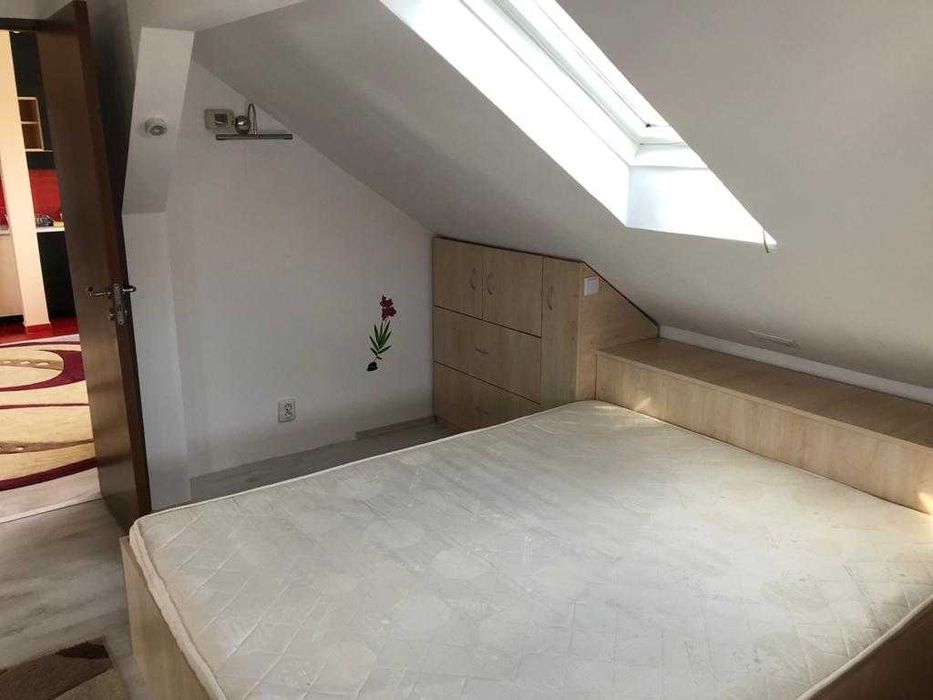 Închiriez apartament mobilat si utilat cu 2 camere nedecomandate