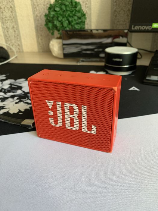 Продам колонку JBL go orange