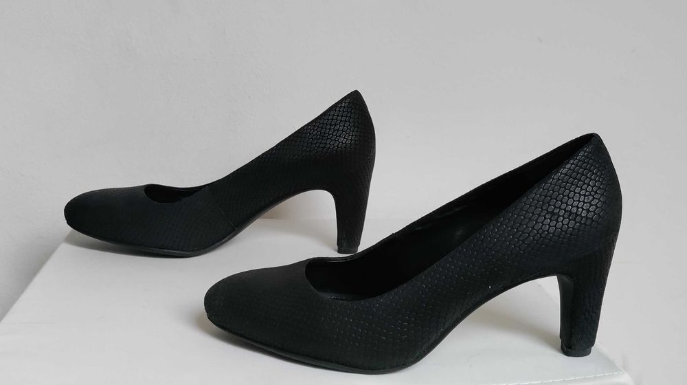 Pantofi cu toc negrii de piele ECCO, mărimea 39