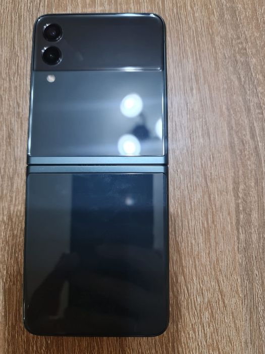 Vand sau schimb Samsung Galaxy Z Flip 3
