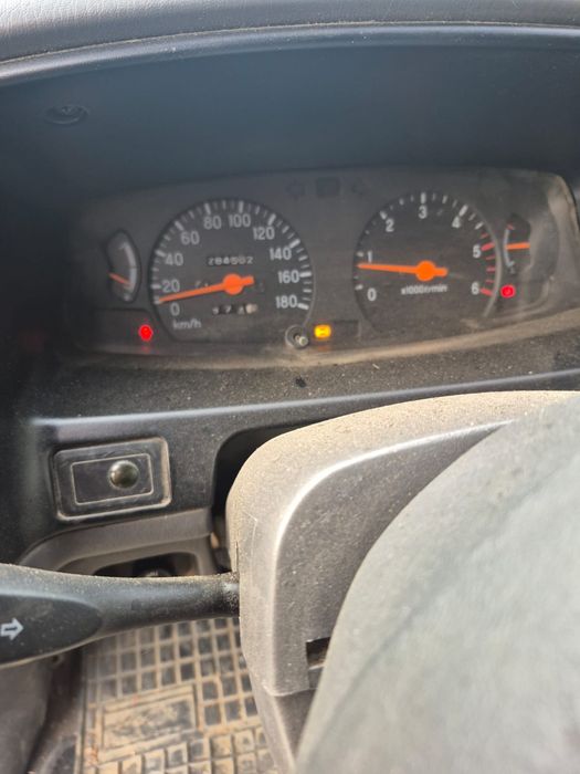 Vând Mitubisi l200