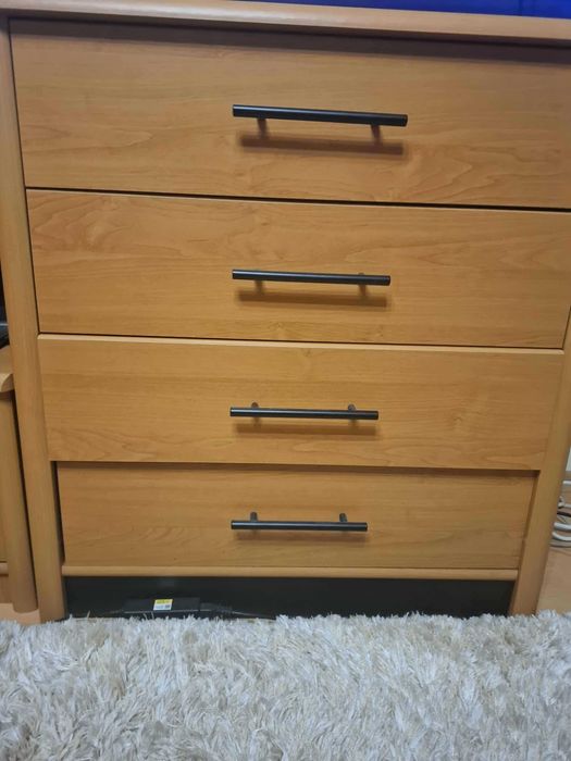 спалня с гардероб шкафчета, комод и тоалетка