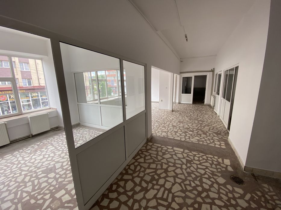 Spațiu com. de închiriat ETAJ 137 mp