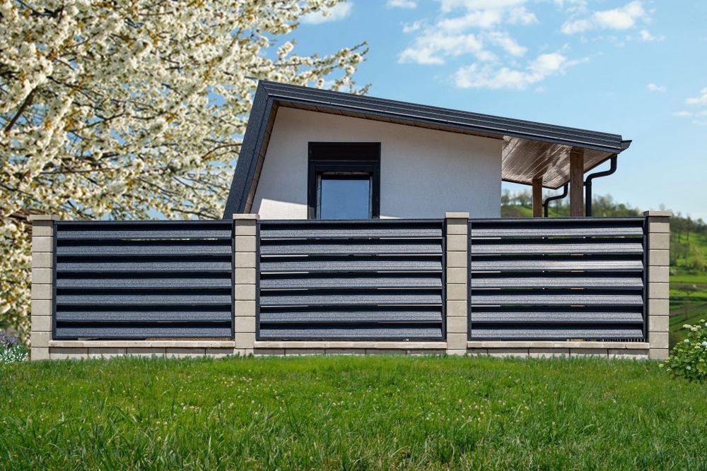 Construim garduri si porti din sipca metalica, panouri stil jaluzele,