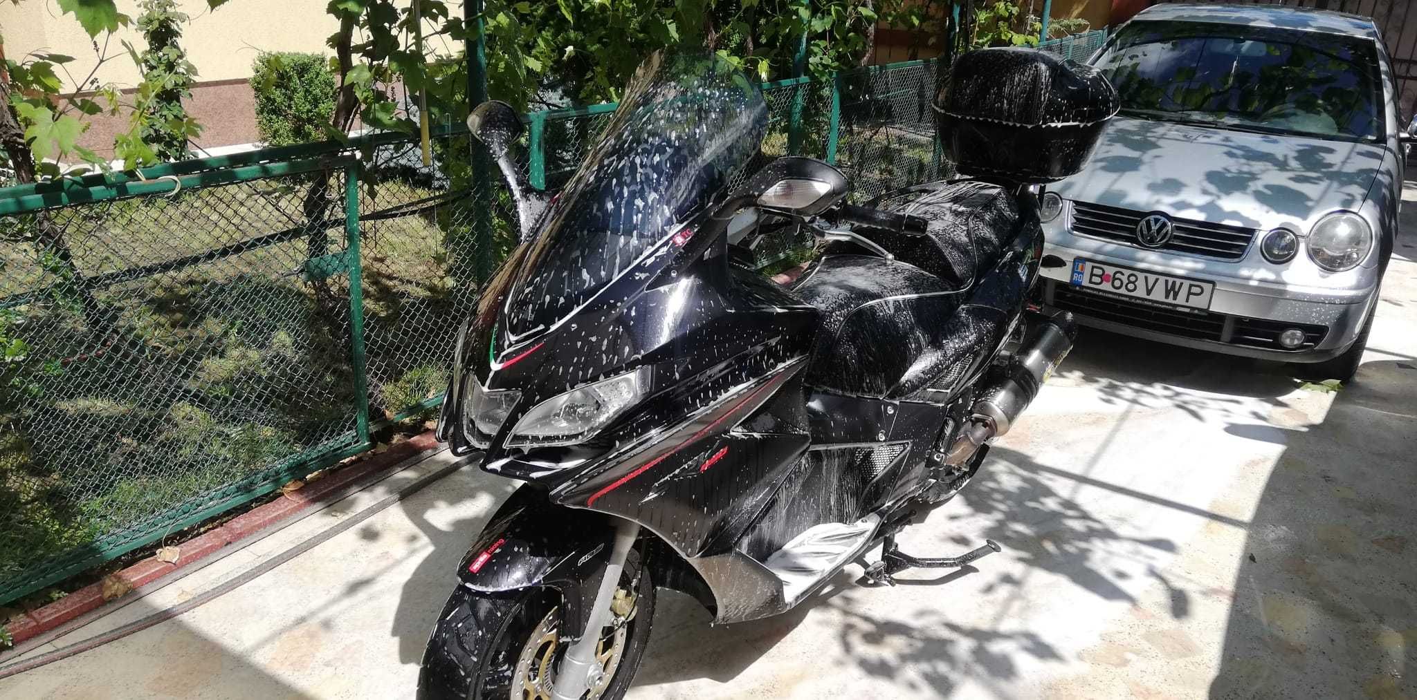 Scuter Aprilia SRV 850