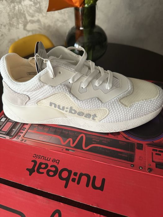 Vand pantofi sport noi albi pentru barbati marimea 44