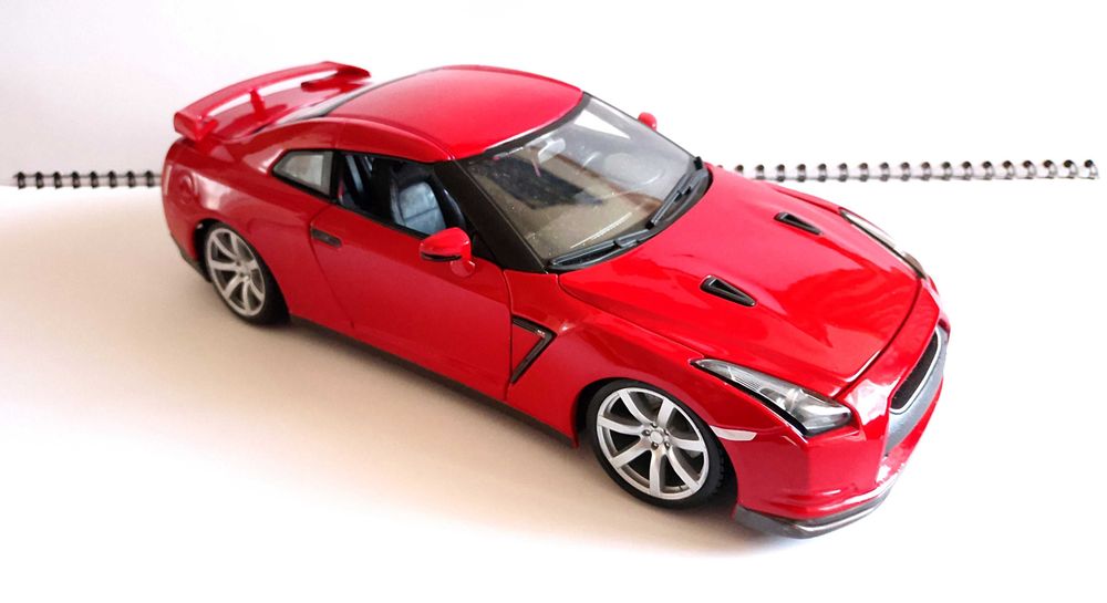 Nissan GT-R 2009 Bburago DIAMOND - Мащаб 1:18