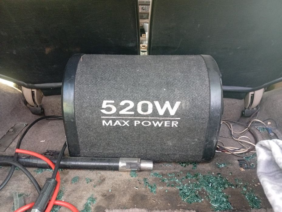 Продам сабвуфер 520W