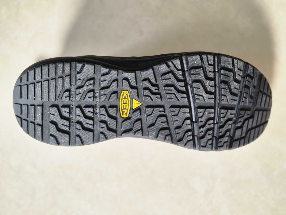 Bocanci KEEN cu bot din fibra de carbon!