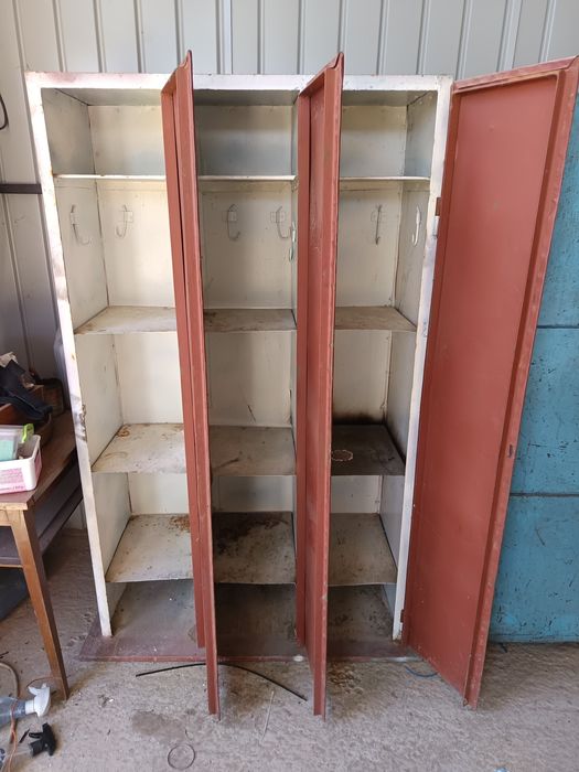 Dulap metalic cu 3 compartimente