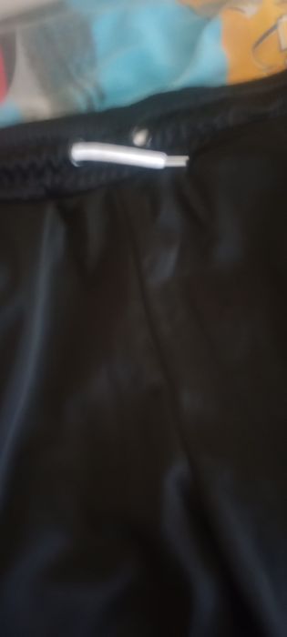 Черен анцунг с бели ивици