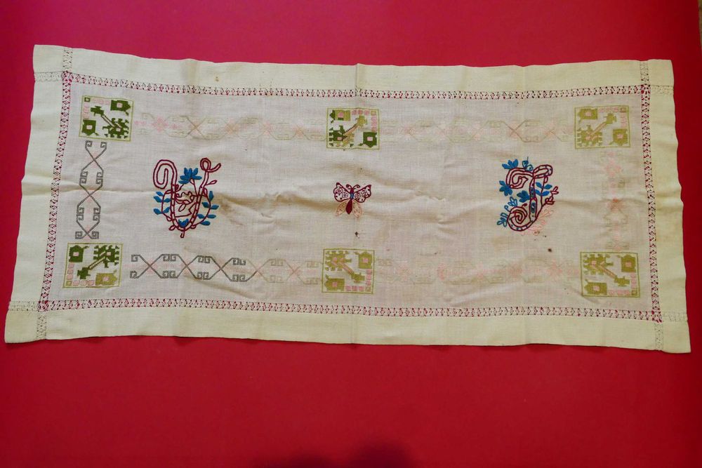 Fata de masa veche model tip ie Taranesca lucrata manual