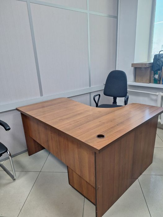 Продам офисный стол