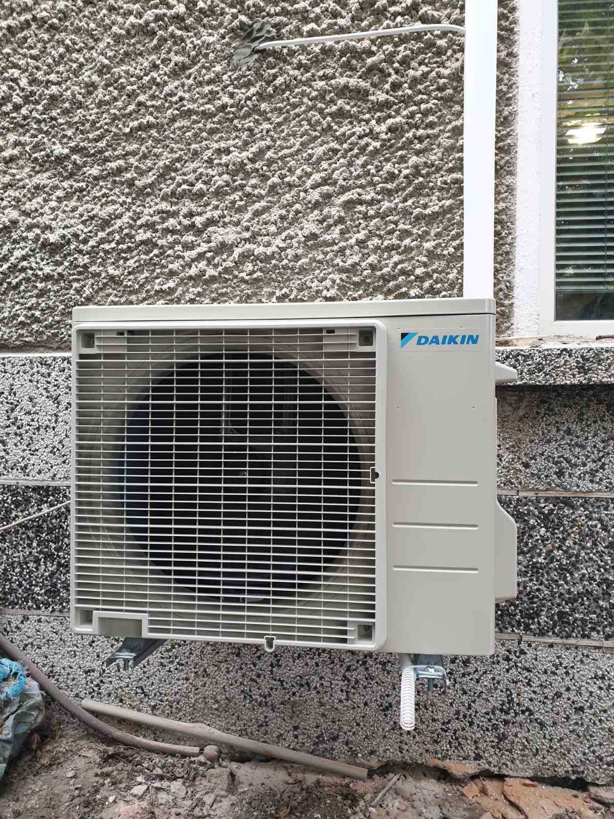 Инверторен климатик Daikin Sensira FTXF35E/RXF35E, 12000 BTU, Клас A++