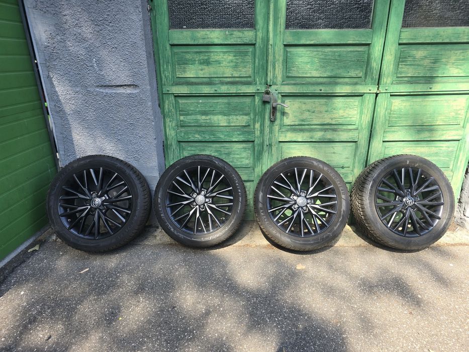 Roti Toyota GoodYear Ultragrip Performance +  225/50 r18 99v  DOT 2822