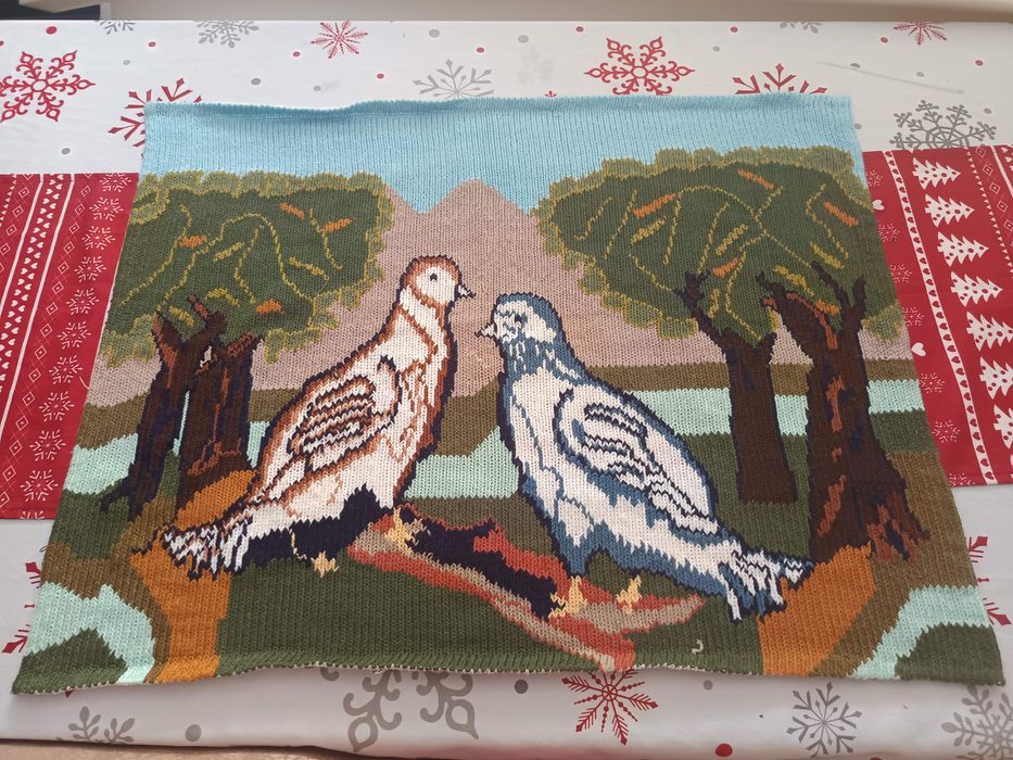 Țesătură decorativă croșetată manual. Hand- crocheted decorative fabri