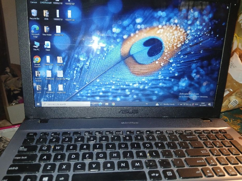 Laptop ASUS – funcționează perfect! Ideal pentru școală, filme și biro