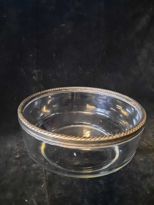 Bol de salata din sticla groasa cu margine metalica argintata