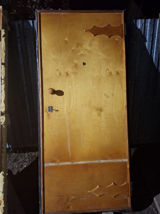 Продам входную железную дверь