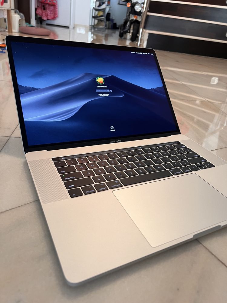 Laptop MacBook Pro i7 2.9ghz 16gb ddr3 512SSD Radeon Pro 560 impecabil