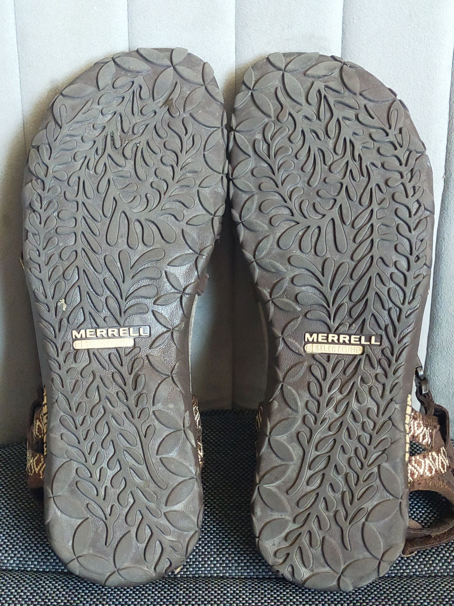 Vând sandale MERRELL mărimea 40