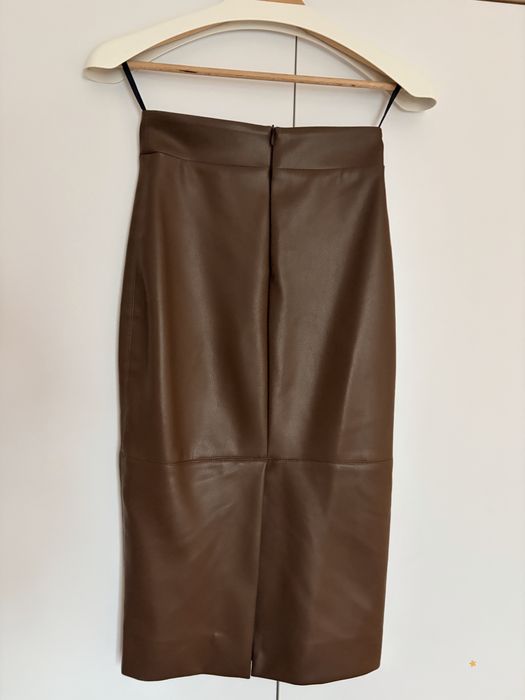 Кожена пола Avin