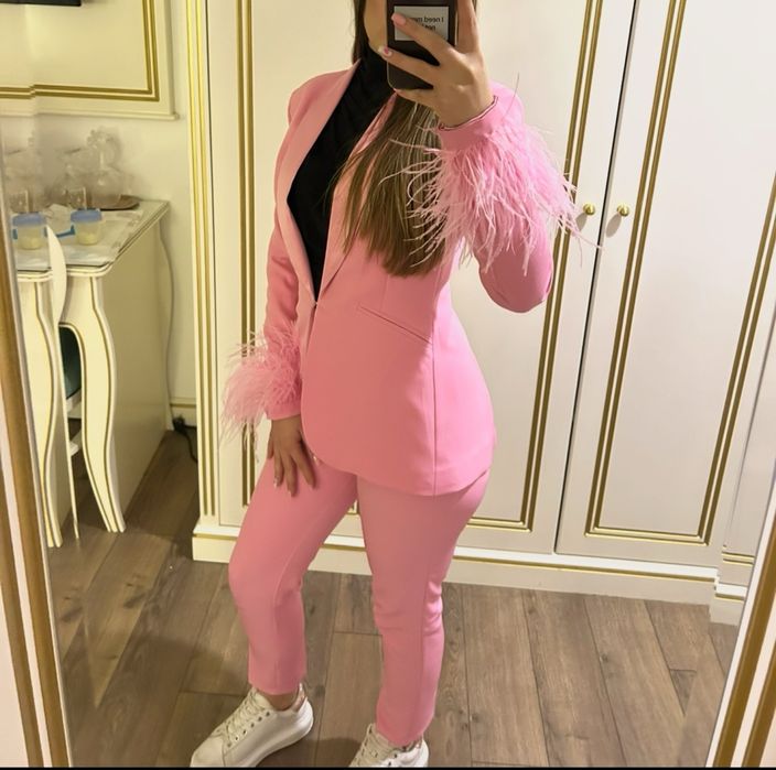 Vând Costum Anstrid