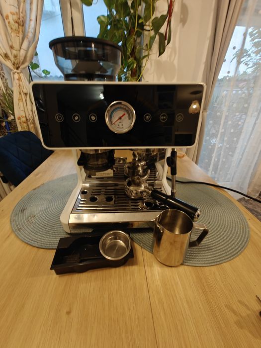 Vand Espressor Profesional "All-in-One" KB ELEMENTS Rasnita Incorporat