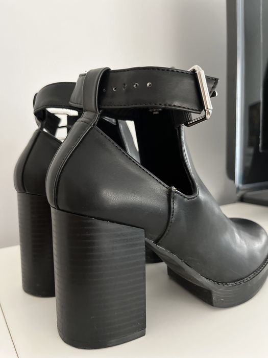 Pantofi Pull&Bear masura 37