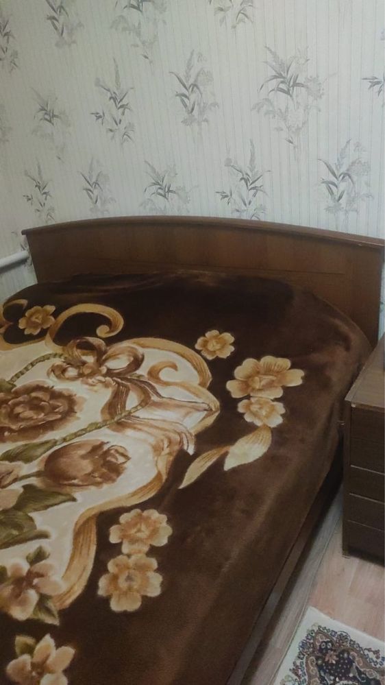 Продаю двуспальную кровать 160×200