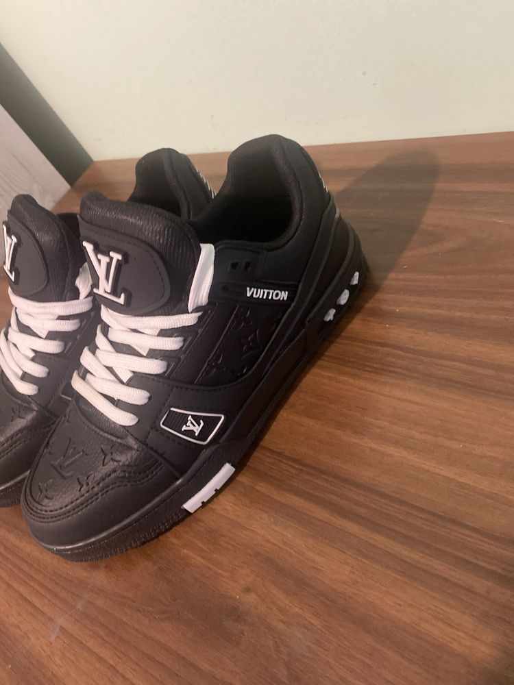 Vând Lv trainer
